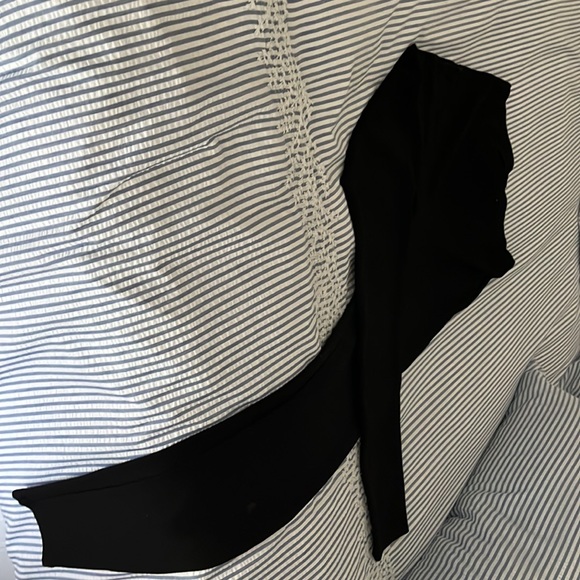 H&M black stretch leggings. - Picture 2 of 2